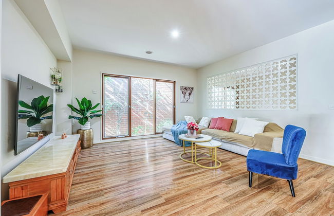 Stylish Luxe House at Point Cook - Photo 11