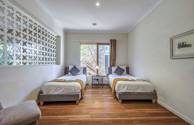 Stylish Luxe House at Point Cook - Photo 41