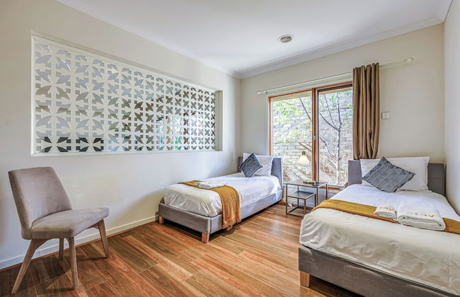 Stylish Luxe House at Point Cook - Photo 40