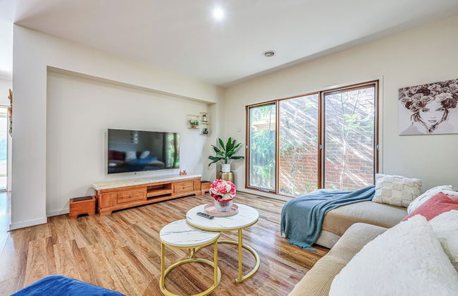 Stylish Luxe House at Point Cook - Photo 13