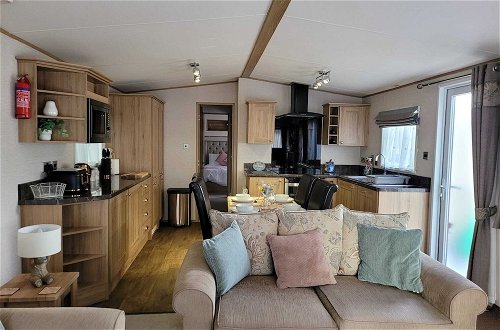 Photo 5 - New Forest 2-bed Premium Holiday Home, New Milton