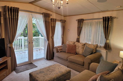 Photo 6 - New Forest 2-bed Premium Holiday Home, New Milton