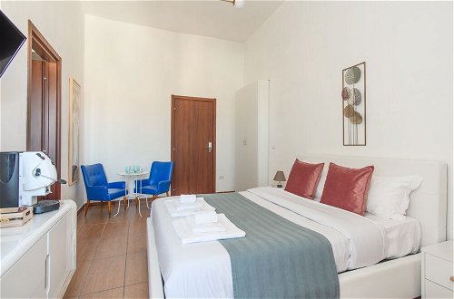 Photo 10 - Naro Suites and Rooms