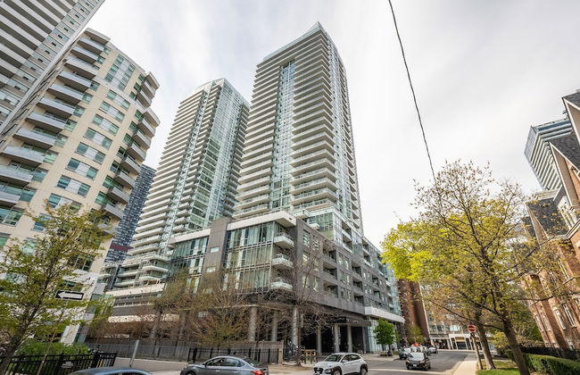 Modern Lillian Street Condos Midtown Toronto - Foto 1