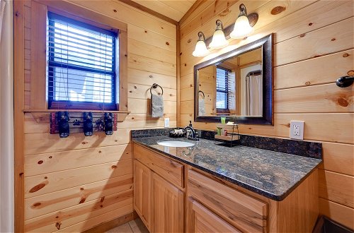 Photo 4 - Broken Bow Cabin w/ Hot Tub & Covered Deck