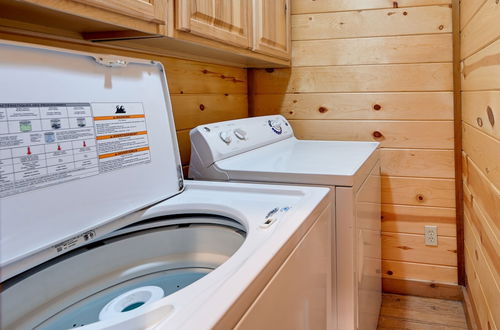 Photo 19 - Broken Bow Cabin w/ Hot Tub & Covered Deck