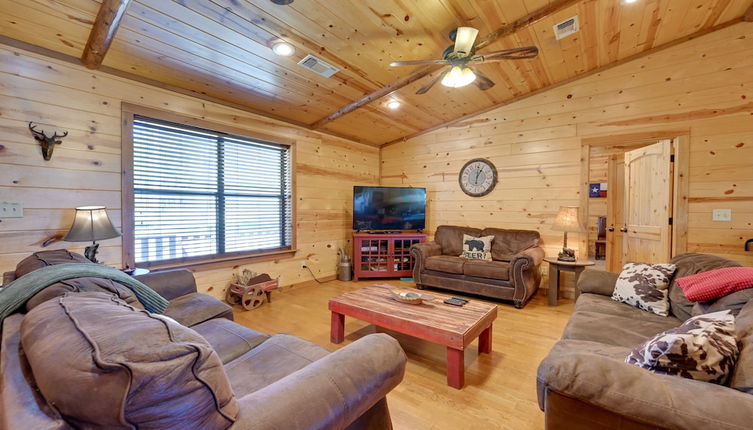 Foto 1 - Broken Bow Cabin w/ Hot Tub & Covered Deck