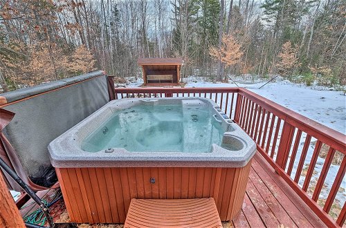 Foto 17 - Secluded Johnsburg Outdoor Oasis - Private Hot Tub