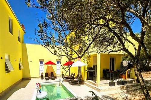 Foto 16 - Luxury Villa Gaby With Heated Pool