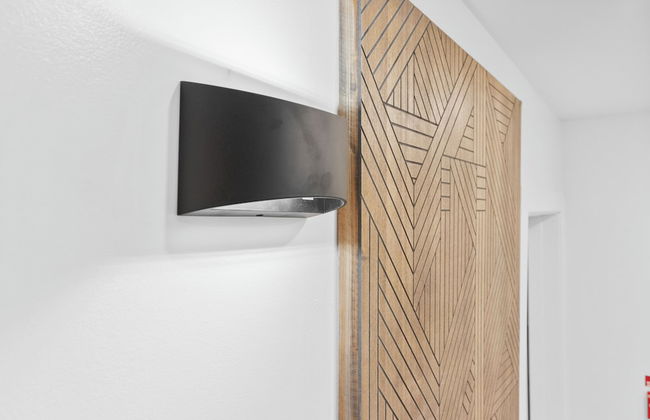 Cozy Comfortable and Quiet Suites - Photo 12