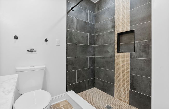 Cozy Comfortable and Quiet Suites - Photo 29
