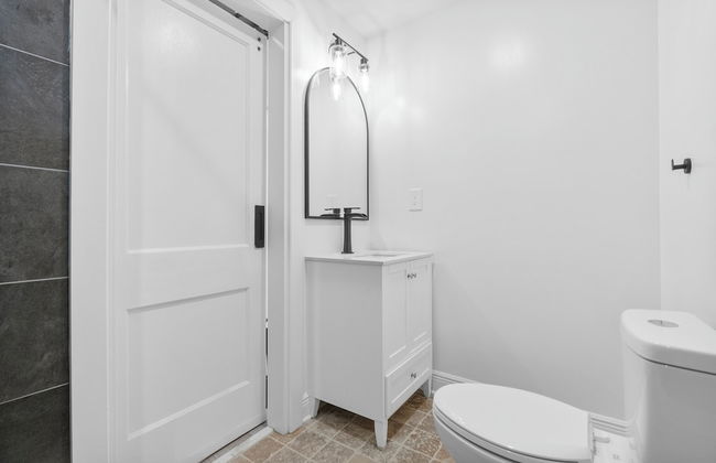 Cozy Comfortable and Quiet Suites - Photo 26