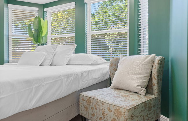 Cozy Comfortable and Quiet Suites - Photo 17