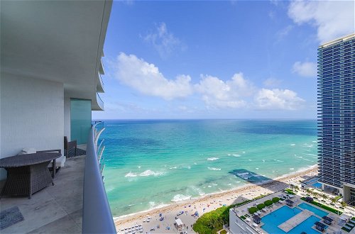 Foto 21 - Stunning Beachfront Condo with Ocean View