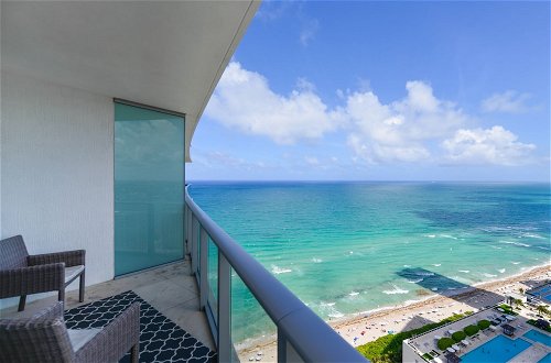 Foto 19 - Stunning Beachfront Condo with Ocean View