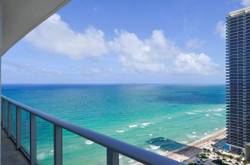 Foto 23 - Stunning Beachfront Condo with Ocean View