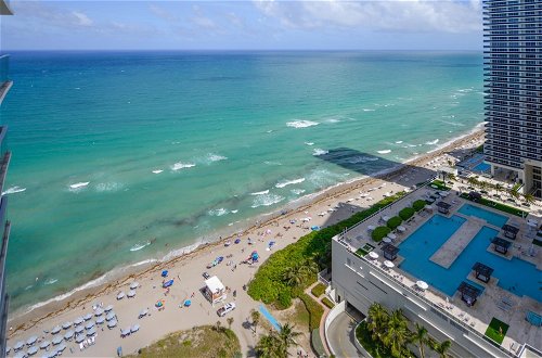 Foto 17 - Stunning Beachfront Condo with Ocean View