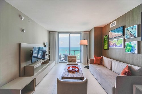 Foto 15 - Stunning Beachfront Condo with Ocean View