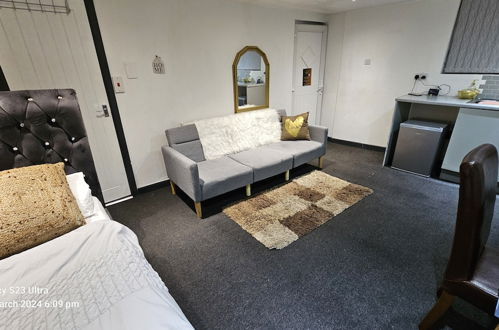 Photo 4 - Beautiful En-suite Studio in Leeds -lower Floor