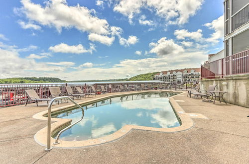 Foto 16 - Condo on Lake of The Ozarks w/ Pool & Dock