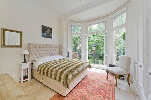 Photo 16 - Stunning 2-bed Chelsea Apt