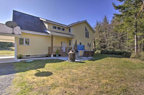 Photo 17 - Spacious Port Angeles House w/ Hot Tub & Game Room