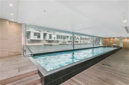 Photo 7 - Beautiful Two Bedroom - Pool, Gym & Free Parking