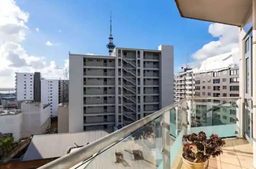 Photo 6 - Spacious Home With Balcony - Free Carpark