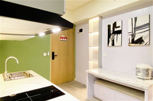 Photo 10 - Best Homey 2Br At Meikarta Apartment
