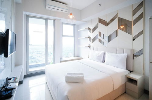 Foto 5 - Comfy Studio (No Kitchen) Apartment At Benson Supermall Mansion