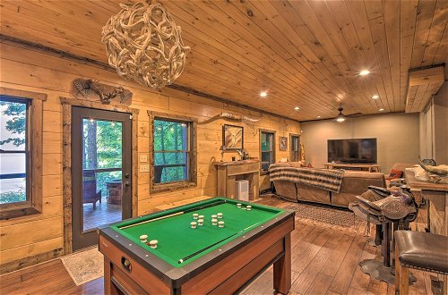 Foto 35 - Lakefront Lodge W/decks, Hot Tub, Game Room & More