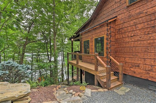 Foto 16 - Lakefront Lodge W/decks, Hot Tub, Game Room & More