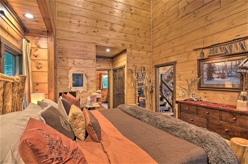 Foto 29 - Lakefront Lodge W/decks, Hot Tub, Game Room & More