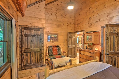 Foto 25 - Lakefront Lodge W/decks, Hot Tub, Game Room & More