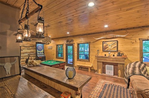 Foto 40 - Lakefront Lodge W/decks, Hot Tub, Game Room & More