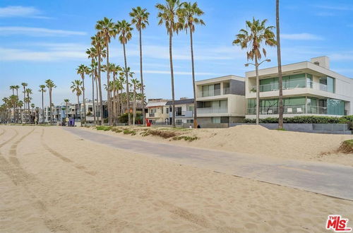 Photo 32 - Modern Venice Condo By The Beach