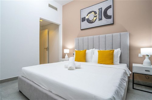 Photo 3 - Tanin - Affordable Luxury and Fully Furnished 1BR in JVC