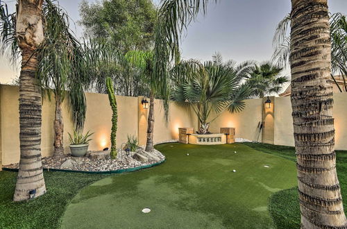 Foto 8 - Luxe Gilbert Home w/ Heated Pool + Putting Green