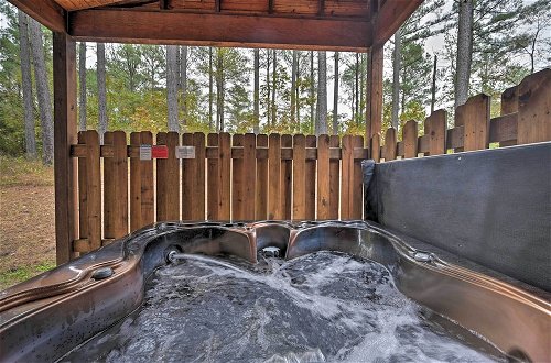 Foto 15 - 'nature Resides' Cabin w/ Hot Tub & Fire Pit