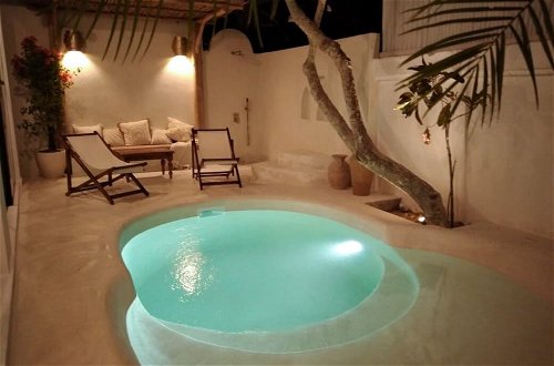 Photo 10 - Honeymooners 1BR Pool Villa by Azure
