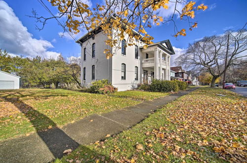 Photo 10 - Historic Family Home 2 Mi to Lake Erie & Zoo