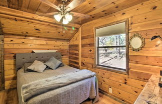 Foto 3 - Pet-friendly Cabin Retreat w/ Deck + Grill