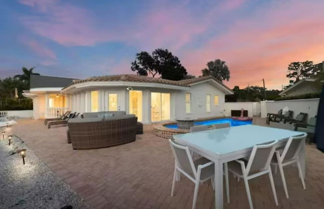 Experience The Ultimate in Luxury Living - Foto 26