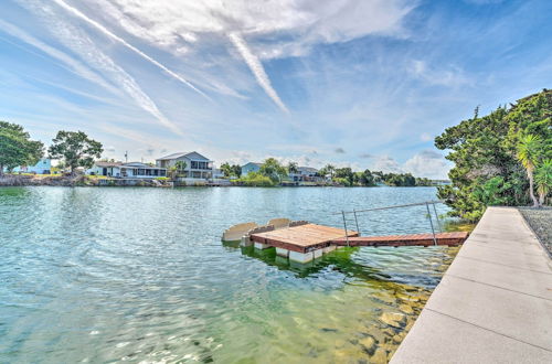 Foto 4 - Waterfront Retreat w/ Kayaks & Private Dock