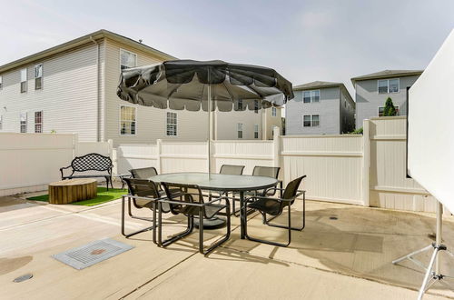 Photo 17 - Chic Newark Vacation Rental: Patio & Fireplace