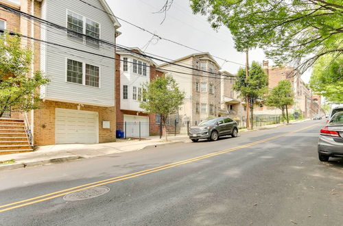 Photo 30 - Welcoming Newark Duplex in Walkable Location