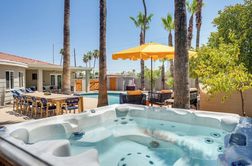 Foto 3 - Spacious Scottsdale Home w/ Private Pool + Hot Tub