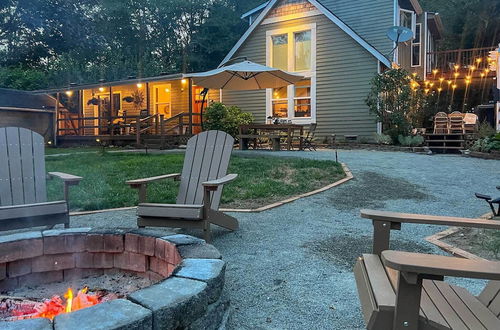 Photo 1 - 100-year-old Farmhouse w/ Hot Tub on 5 Acres