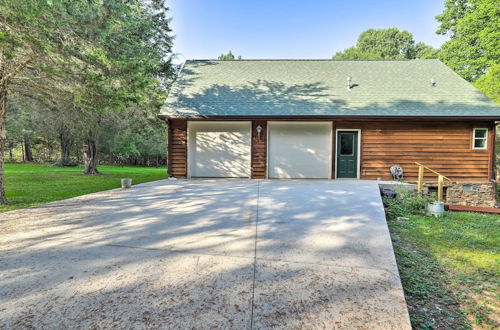 Photo 13 - Modern, Spacious Florence Retreat w/ Fire Pit