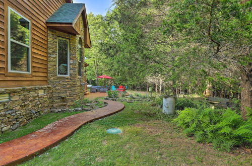 Photo 5 - Modern, Spacious Florence Retreat w/ Fire Pit